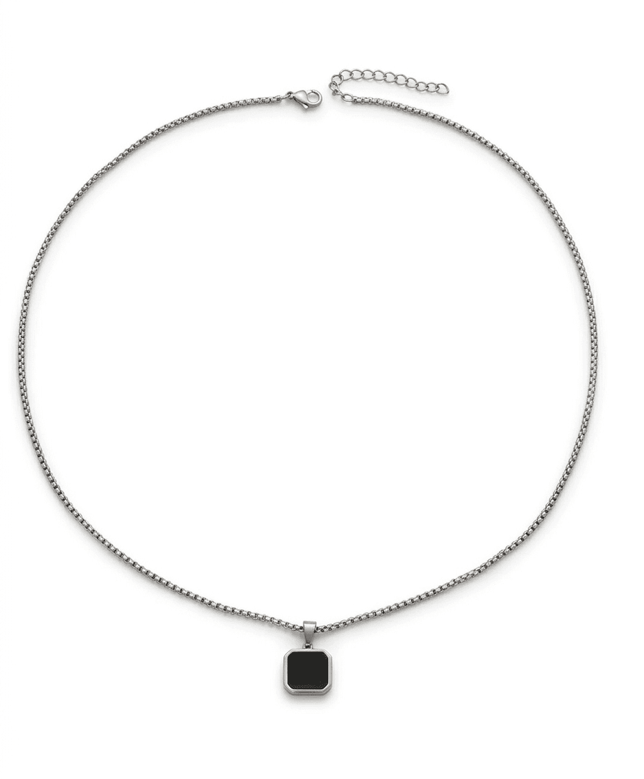 Collar Minimalista de Acero Inoxidable con Dije Cuadrado Negro